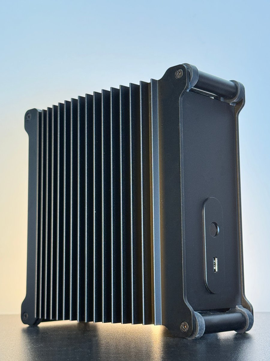 Streacom tweet media