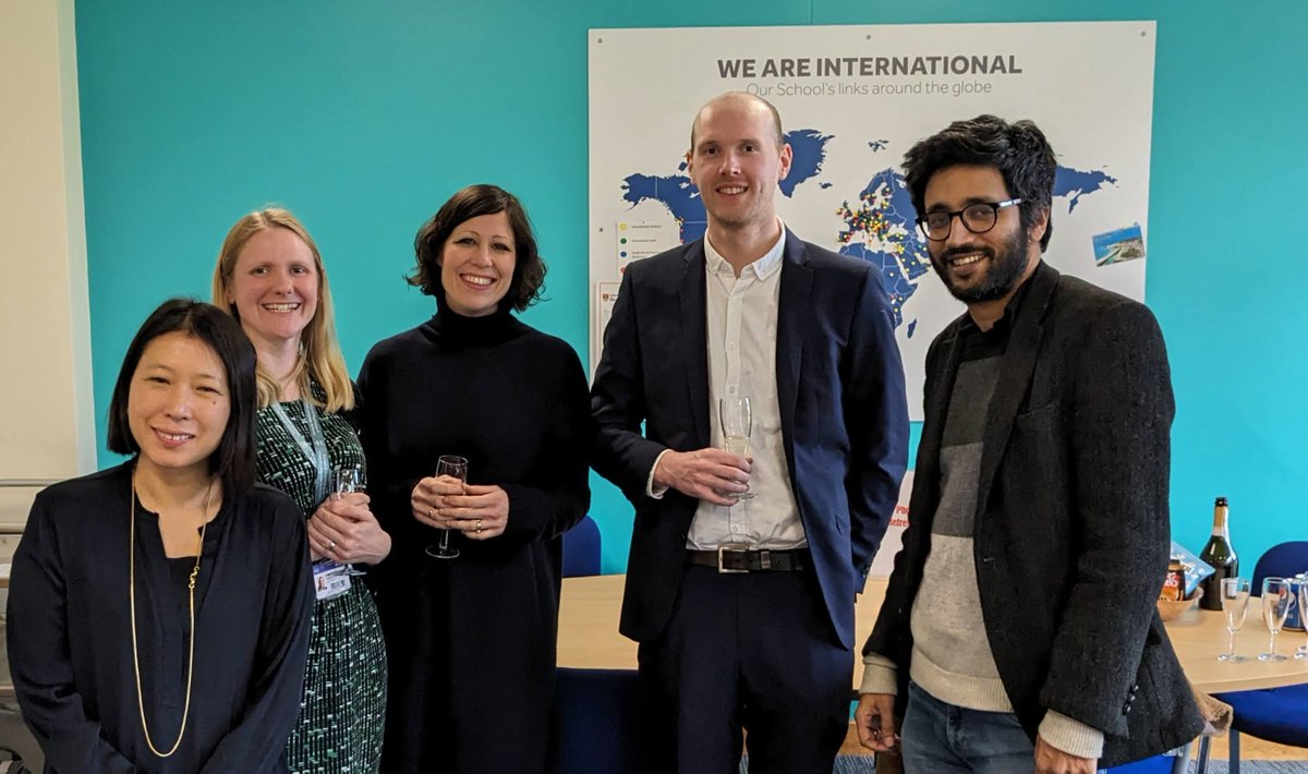 Celebrating the culmination of an epic doctoral journey across two continents and a pandemic - with the star student @simonbrett1294, examiners @eva_loth & @CManningPhD and co-supervisor @liz_pellicano. @UniRdg_PhD. We are on point with the background messaging.