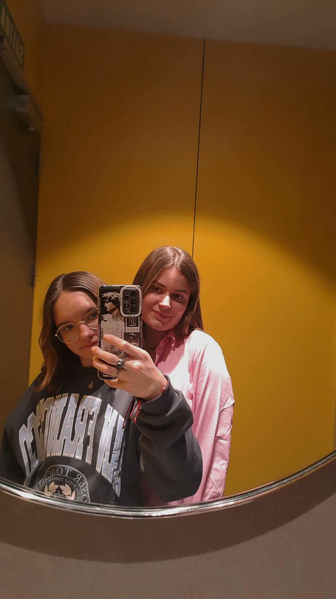 maimor_04's tweet photo. Con la Barbie en el Mc Donald's 🩷 https://t.co/Lcm5H6ePHy