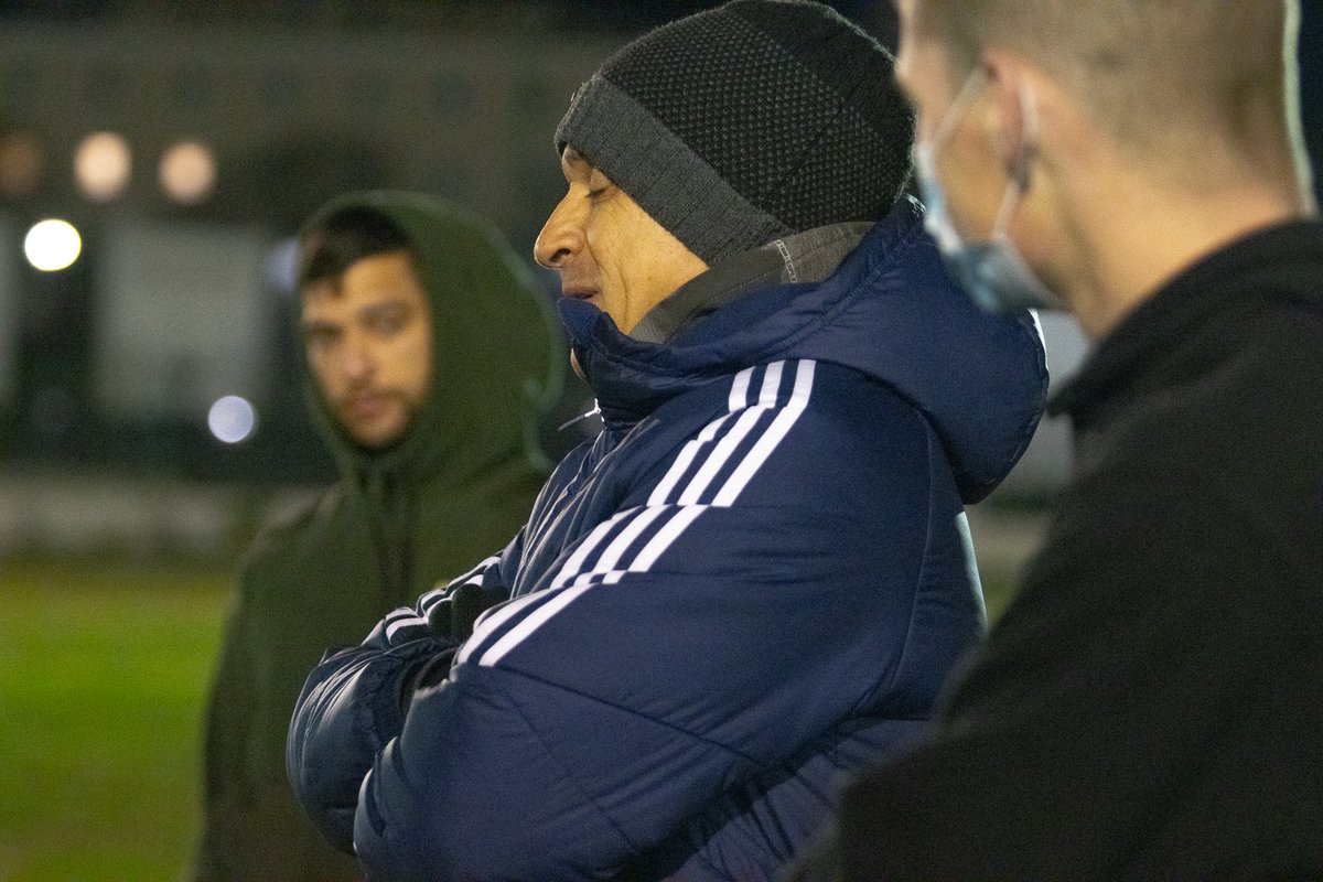 Ce lundi, les filles ont reçu la visite d'Éric Deletang à l'entrainement ! Coach des féminines de l'<a href="/ASCannes1902/">AS Cannes</a> actuellement coleadeuses de la D3 Nationale, il a apporté de précieux conseils aux joueuses ❤️🤍⚡️

Merci à lui et au coach <a href="/Gasprd5/">Gaspard Lagnel</a> pour ce super moment 🫶👔