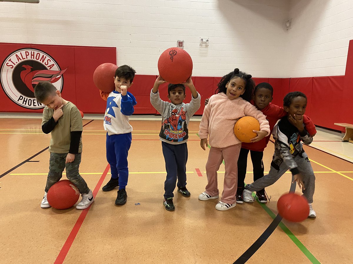 Play improves social-emotional well being #BellLetsTalkDay #powerofplay Loving the smiles on these Ss today 🏀⛹🏽‍♀️😃 @StAlphonsaDP