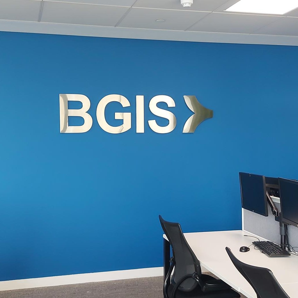 Effective signage for any reception #signagesolutions #featurewall #signagesuccess