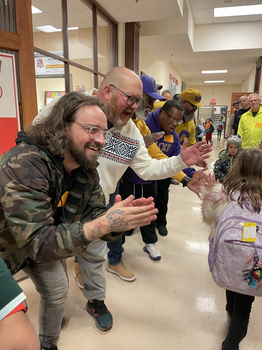 JCPSKY's tweet photo. ⚡️ FLASH DADS | It might have been gloomy outside, but the #JCPSFlashDads brought bright smiles to @BloomBulldogs this morning! #WeAreJCPS @JCPSDEP1 https://t.co/1MalHB6HqI
