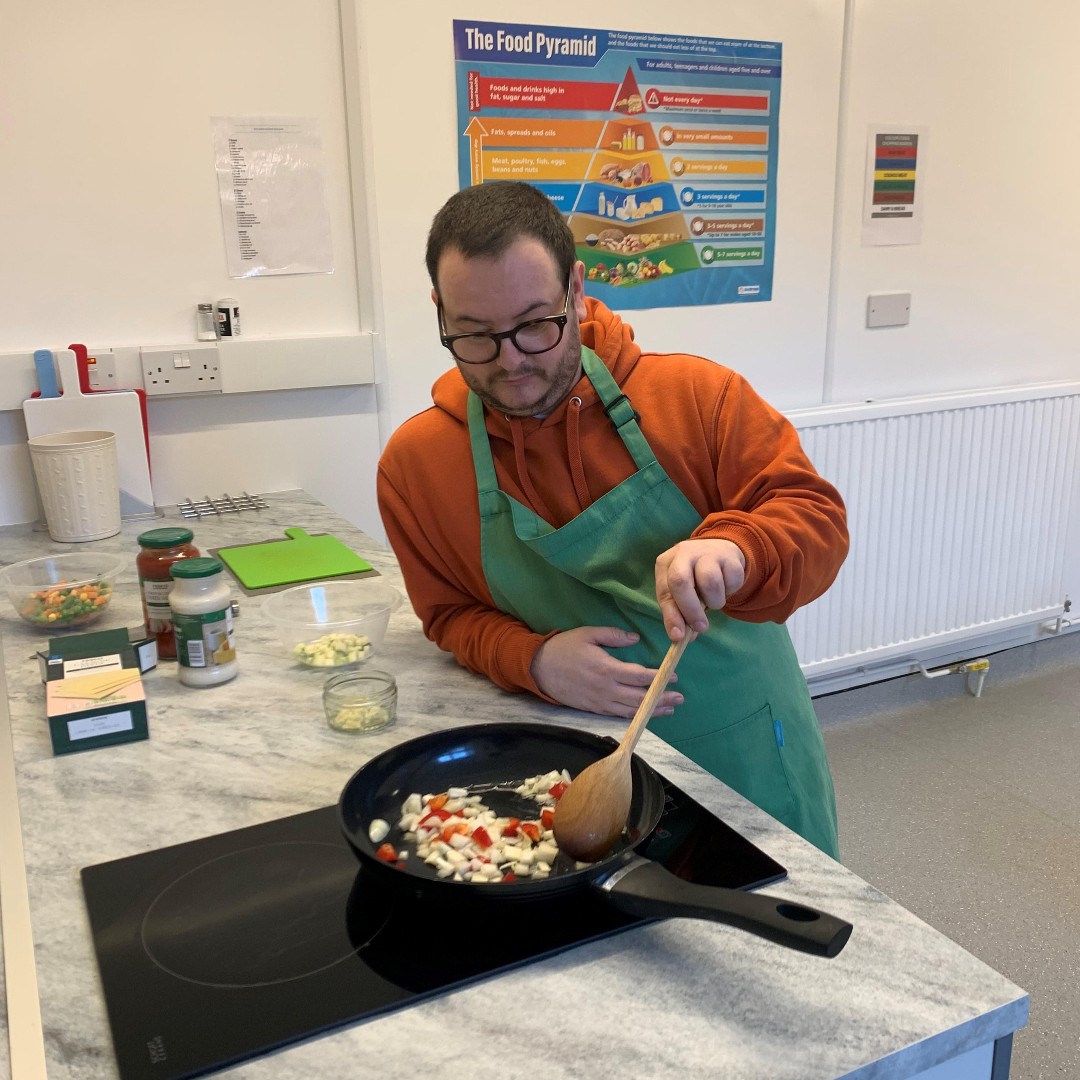 ThornageHall's tweet image. This week, Tim is turning up the heat in the kitchen as he continues elevating his cooking skills to a whole new level. 🔥

We cannot wait to see some of the many dishes you put together! 👨‍🍳

#CookingAdventures #Food #Cooking #SupportedLiving #Charity #Community #Thornage