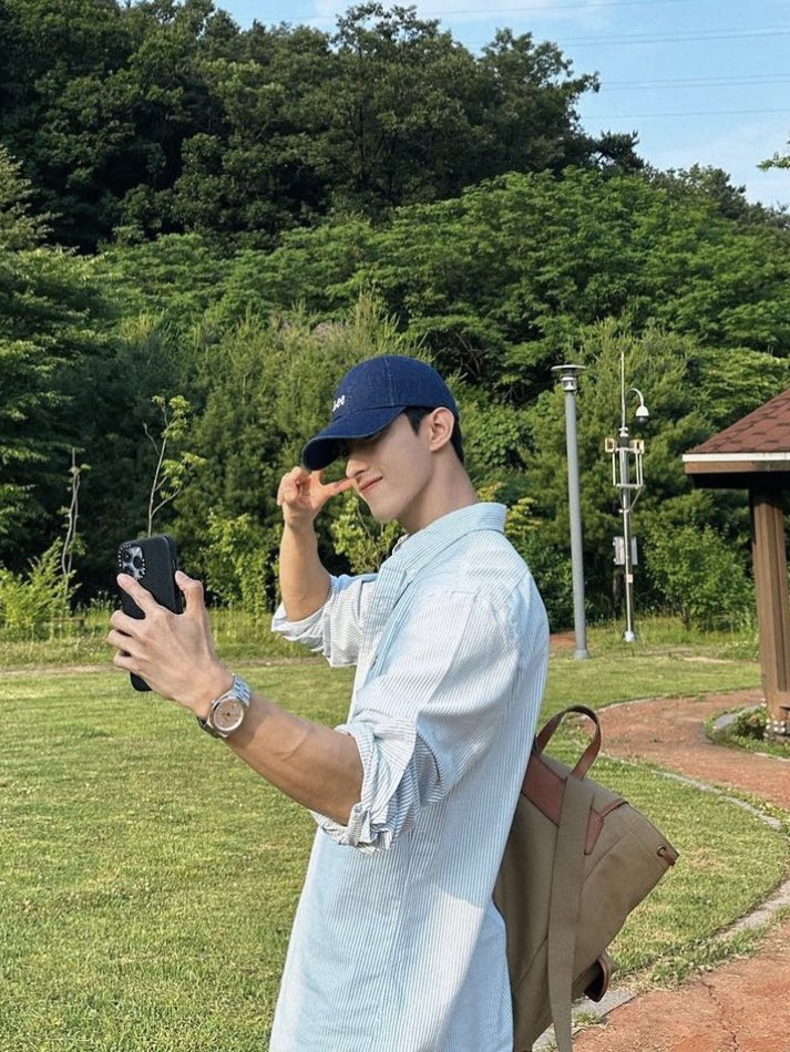 iambarby's tweet photo. A THREAD:
30 days of loving DK ⚔️ and The 8 🐸
**BECAUSE THEY DO NOT DESERVE THE HATE!!
DAY 2 ❤️💎
^^fave casual outfit
#30DaysWithDK #protectDK
#ProtectThe8 #ProtectMinghao
#Dokyeom #The8 #SEOKMIN #Minghao #SEVENTEEN https://t.co/WHsvpqIiTl