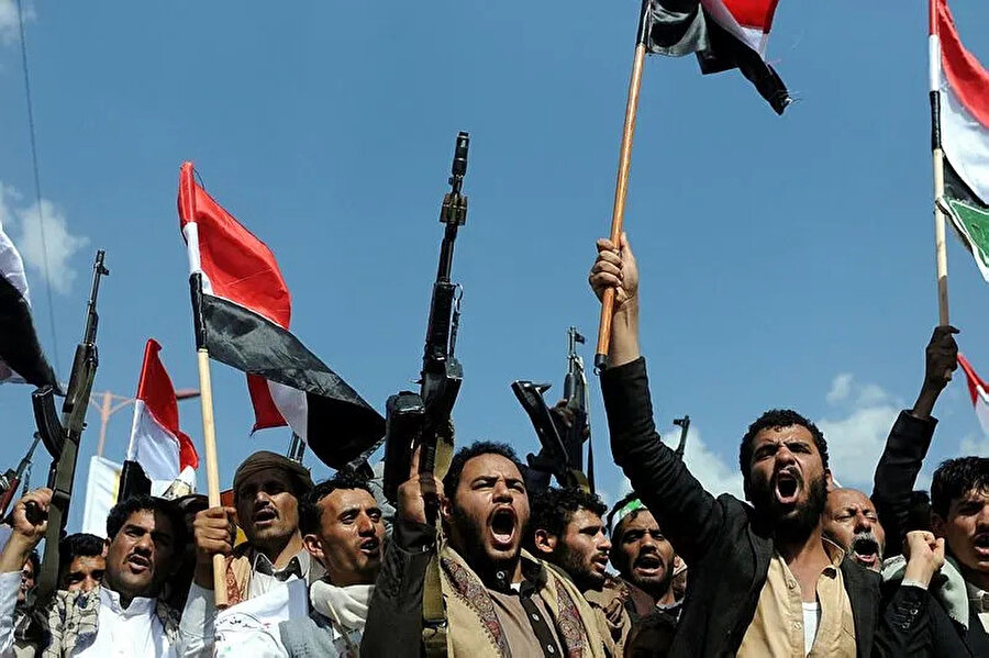 Husiler, ABD ve İngiltere vatandaşlarına 30 gün içerisinde Yemen'i terk etmelerini istedi.