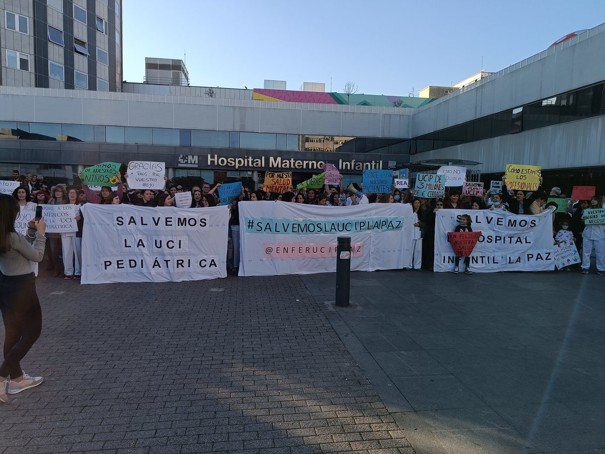 Se cumplen 7 días de cierre UCI pediátrica de #HospitalLaPaz sin soluciones desde Gerencia ni <a href="/SaludMadrid/">Salud Madrid</a> #Sanidad #Madrid Ya repercute en suspensiones quirúrgicas de hasta 2 semanas.
Riesgo para pacientes y profesionales por situación de alto estrés #CuidarLasManosQueTeCuidan