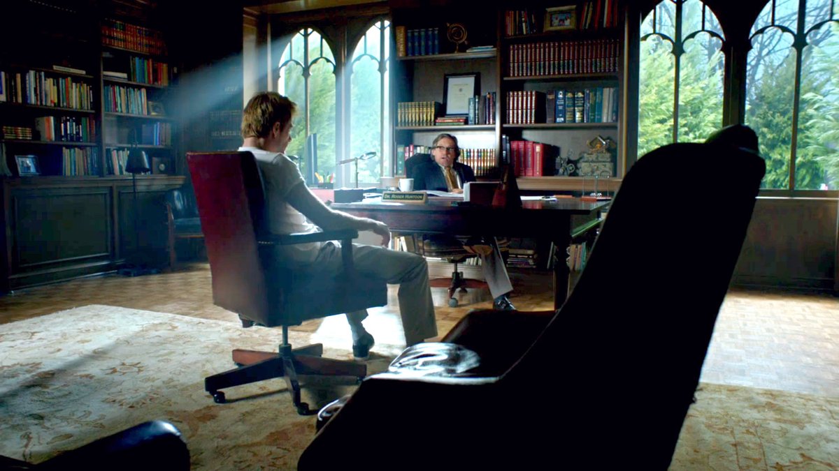 นั่งหูทวนลมฟังหมอฮันเตอร์บ่นรอบที่ล้านแปดแสนด้วยความเบื่อหน่าย

〝 โอเค หมอ สรุปจะขังห้องมืดไม่ให้ออกจนกว่าจะประพฤติตัวดีใช่ไหม? ได้ดิ 〞จอห์นลุกขึ้นยืนเต็มความสูงก่อนจะหันหลังยื่นแขนให้บุรุษพยาบาลมัดเขาเอาไว้

〝 อะไร? ก็ยอมง่ายละมาระแวงอะไรอีก เอาใจยากจริง 〞

—