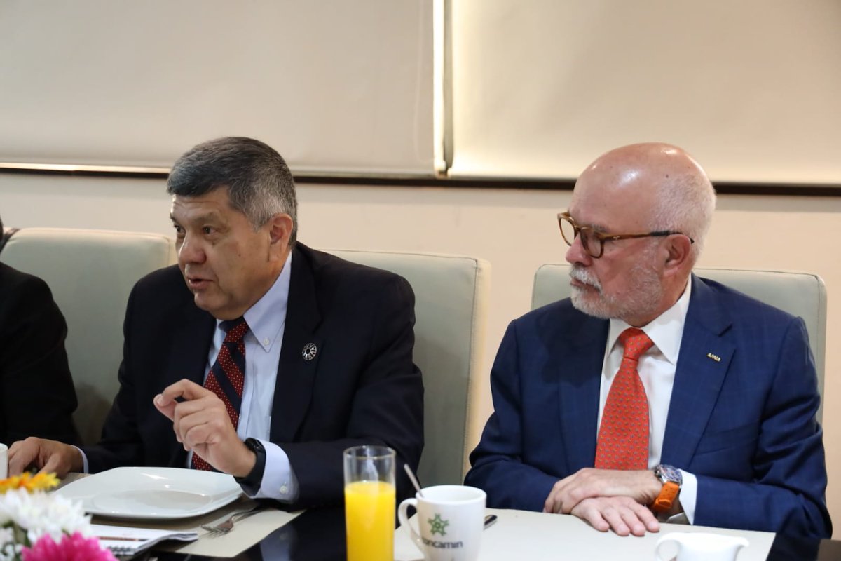 abugaberjose's tweet image. Durante la reunión con Altagracia Gómez, platicamos sobre la importancia de la consolidación del @CIC_CONCAMIN, de la implementación de una estrategia de #infraestructura, los aspectos logísticos para atraer #inversiones, la problemática generada por el #SúperPeso, y revisamos…