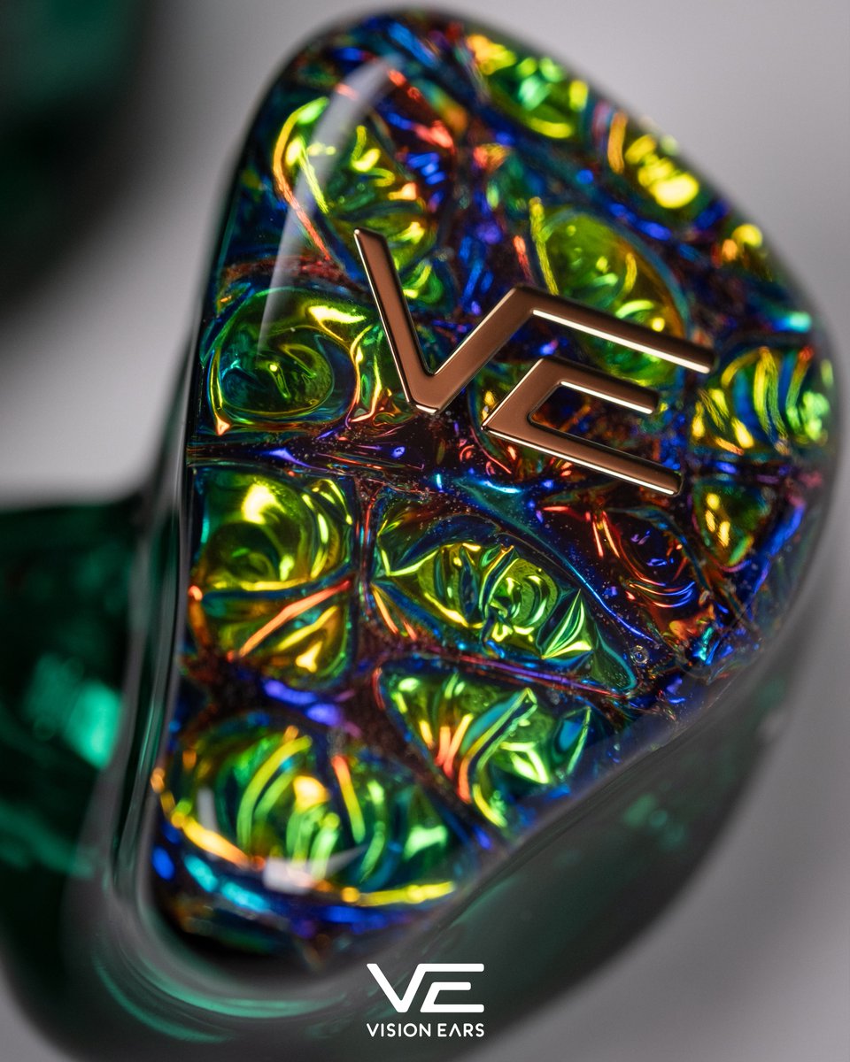 VisionEars_de's tweet photo. Special things have to look special 😉 Check out this VE7 with Dragon Blaze faceplate on Green shell 🐉

#ve #visionear #ve7 #inearmonitors #inears #iem #custominears #audioengineer #soundengineer #musician #audiophile #handcraftedincologne https://t.co/ZoTExrtIl9