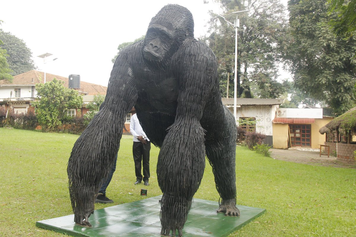UNCC_UG's tweet photo. 👨— Okodi Gideon Odoch (Ugandan)

❓—Silverback Gorrilla,  Steel Sculpture

📐— 265cm X 180cm X 305cm 

📌 — Nommo Gallery Gardens https://t.co/JxHeFTMN4J