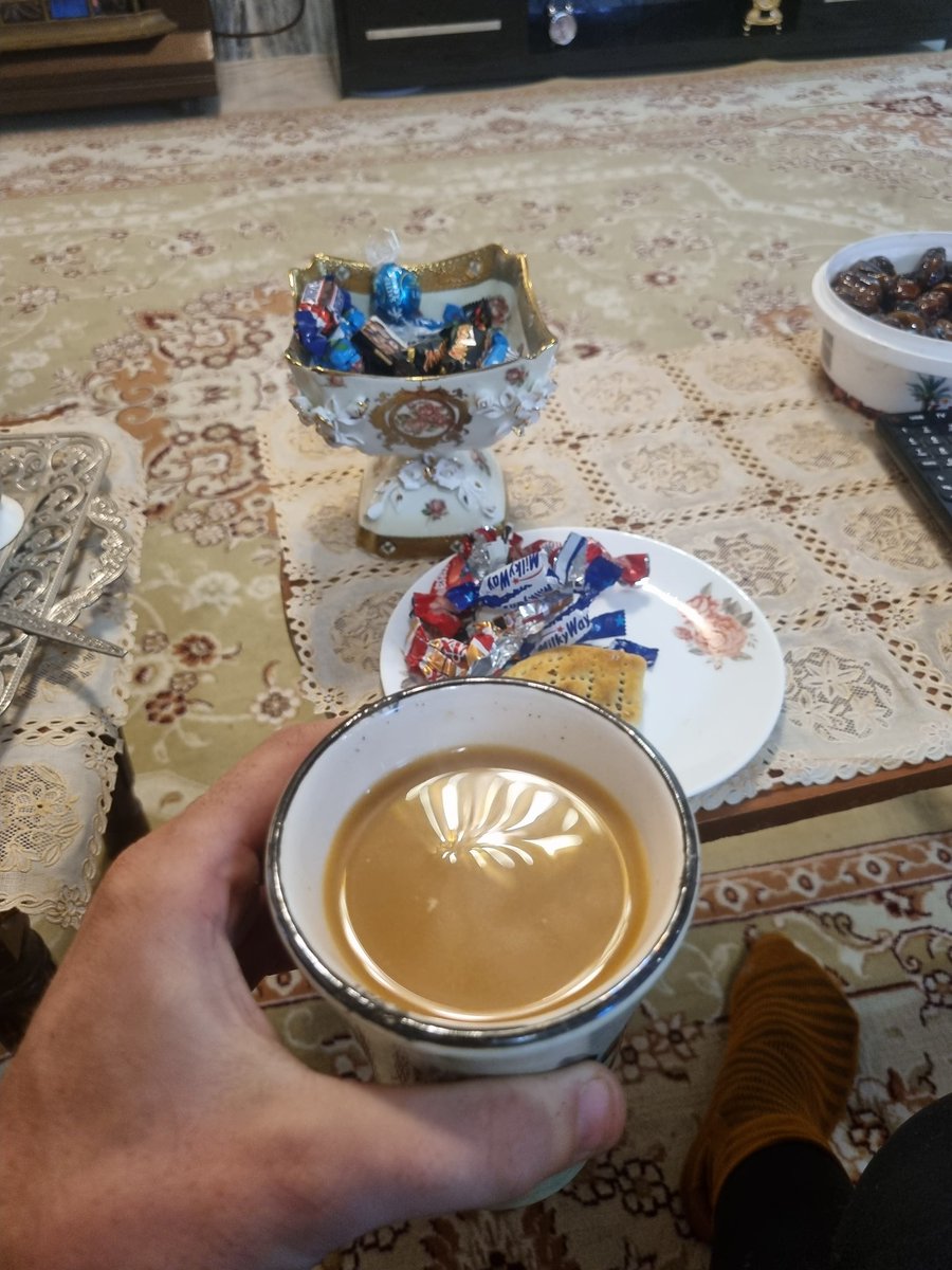 Day 6 in Iran & I've already tracked down some Tayto's, chocolate from home (ate too many of them lol), and a hot cuppa Barry's Tea! ☘️😅 Ideal after a cold day cycling today! #ardorothar