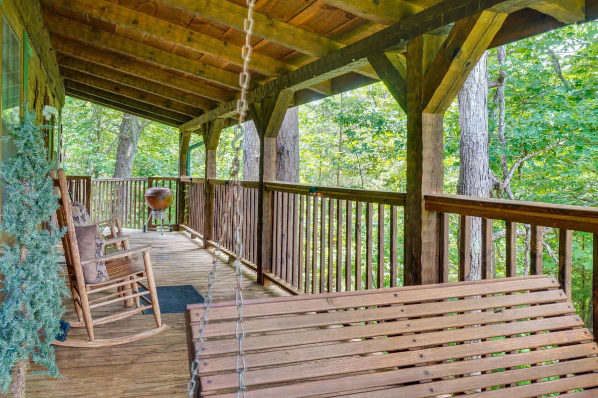 ARealLogCabin's tweet photo. Take a walk around the cabin and find plenty of spots to sit back and relax. 😎 Check out the interior here. ➡️ https://t.co/f3WhhGYbo2

#vacationrental #vrbo #logcabin #tennessee #sevierville #supportlocal #smokymountains #cabin #vacation https://t.co/gYQ8Zg7CUV