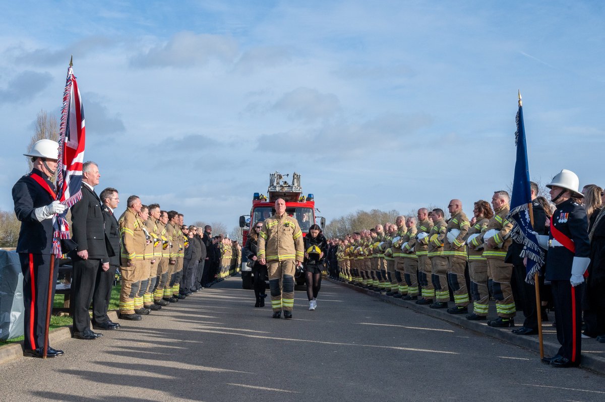 Hundreds of people turned out to pay tribute to Corby firefighter Hilmi Say at his funeral today. Hilmi was laid to rest this afternoon with his funeral procession starting at Corby fire station, through the town centre and onto Rothwell. Read more here: northantsfire.gov.uk/2024/01/24/hil…