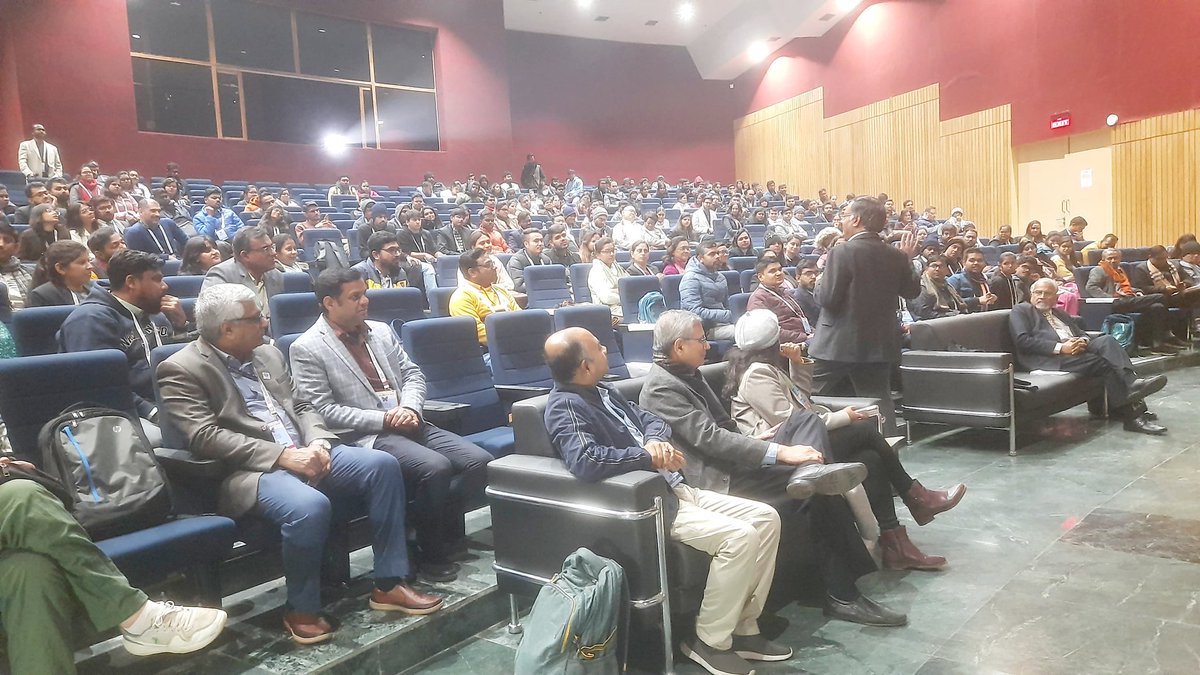 Rajnish_IITR's tweet photo. Distilling the essence of @iisfest by framing the insights from experts about  #YoungScientistsConference (YSC). Delve into perspectives of trailblazer Dr @unnatpandit Comptroller General Patent Design&amp;Trade Marks @cgpdtm_india, Govt of India Member @NITIAyog regarding YSC #IISF https://t.co/qhaWs26P1g