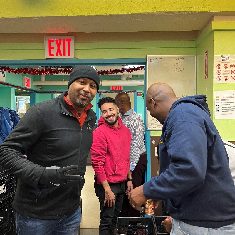 "Proud of our team at AECOM Tishman for volunteering at New York Common Pantry, supporting fellow New Yorkers during these tough times. Join us in the fight against food insecurity! #AECOMTishman #CommunitySupport #Volunteer #FightHunger"