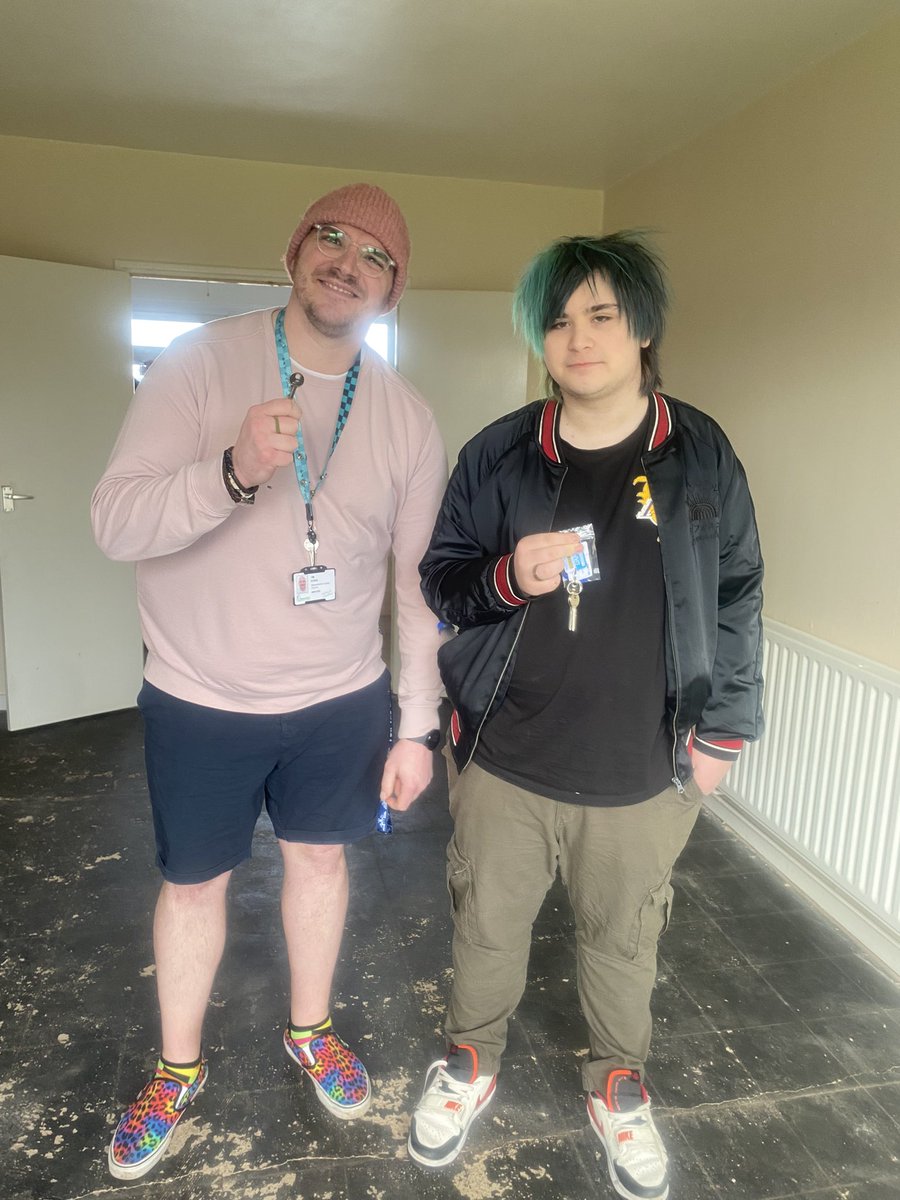 So today we did a thing….THE FIRST YOUNG PERSON TO BE HOUSED FROM COHORT 6! So excited for Alfie…he is too! 😂 Being on this journey with our young people is so special! @Child_Warks @TheNationalHP @Kelly_NHP @NBBCouncil @MattSmi52866719 #NewBeginnings #warwickshirehp