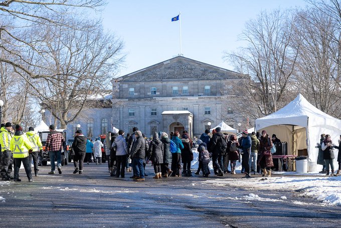 A crowd gathered in front of Rideau Hall.