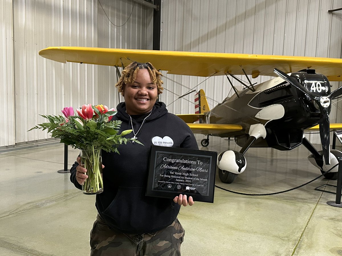 Congrats to our January Student of the Month, Adrianna Anderson! 👏🏽👏🏽👏🏽🖤💛🖤💛👏🏽👏🏽👏🏽