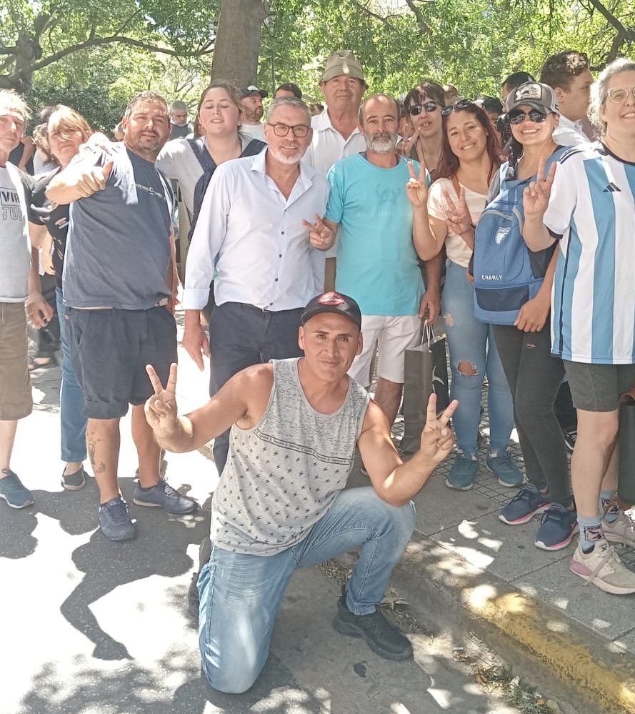 LaMatanza_FR's tweet photo. El Frente Renovador La Matanza dice presente en la movilización hacia el Congreso. 

En defensa de los derechos de nuestra patria y del pueblo argentino.❤️🇦🇷

#ParoNacional
#HabíaOtroCamino https://t.co/6fjhDDFs4S