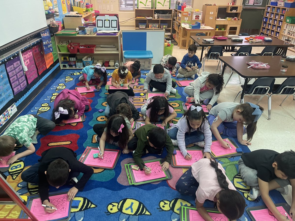 baileyonfire's tweet photo. Mrs. Coleto’s Kinder sweeties working  on encoding skills using Valentine themed orthographic mapping mat, wow! 🥰 What a great teachable moment when they discovered the digraph “sh.” 🤓  @nisdelemelar @NISDLewis @NISD https://t.co/cKRemwuVs3