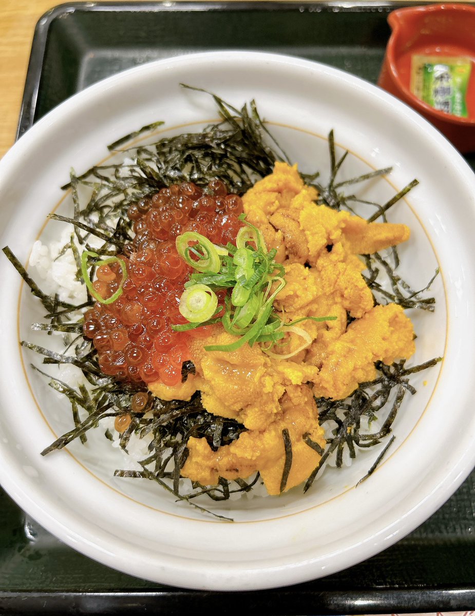 GameChanger_39's tweet photo. うにいくら丼 https://t.co/v2LkUOwDIY