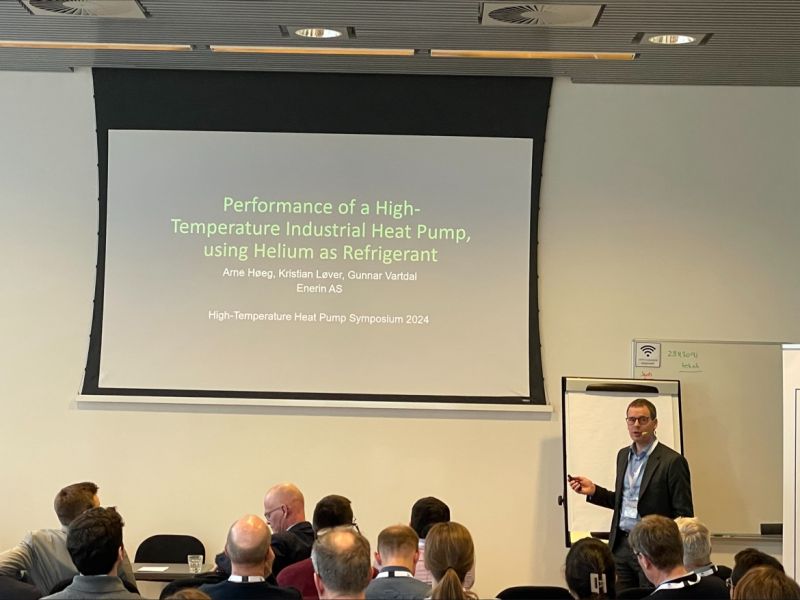 susheatEU's tweet photo. 👏SUSHEAT's Enerin partners at the High-Temperature Heat Pump Symposium in Copenhagen.
🔴Enerin presented “Performance of a High-Temperature Industrial Heat Pump, using #Helium as #Refrigerant”.
💕SUSHEAT loves the model #HoegTemp (below).
#heatpump #energy #EnergyTransition https://t.co/SAi0e8DGmI