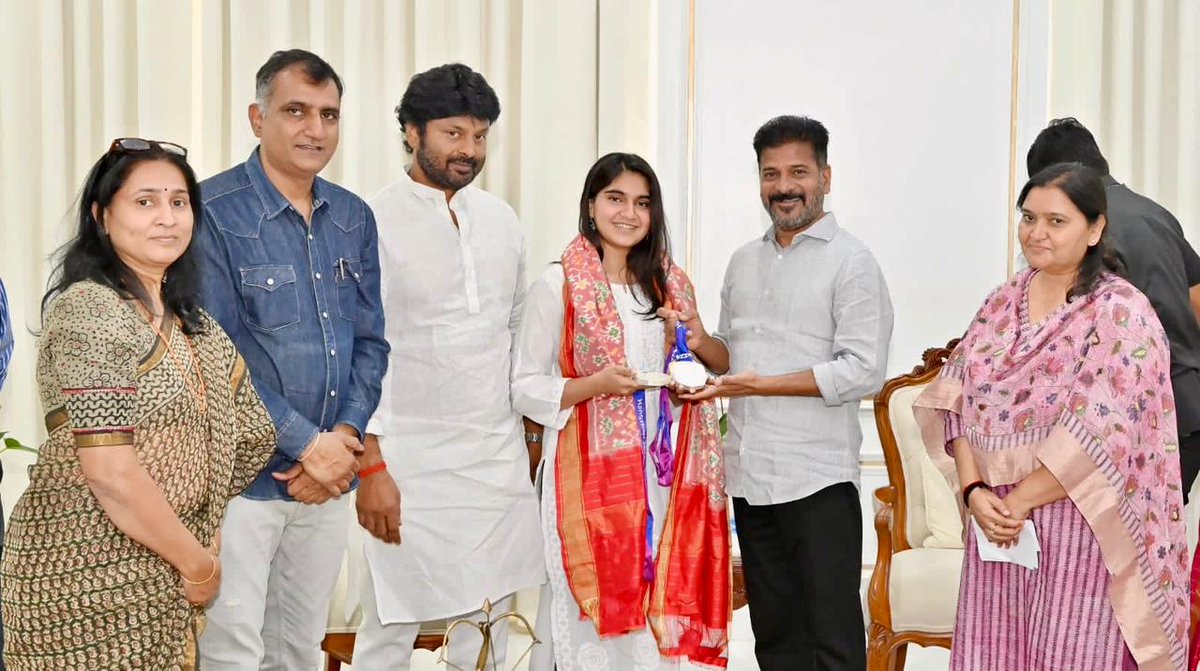 Arjuna Awardees and #AsianGames2023 medallists and participants called on Hon’ble Chief Minister Sri @Revanth_Anumula on Wednesday at Dr. B. R. Ambedkar Telangana State Secretariat. The Chief Minister took the time to meet each sportsperson and discussed about their…