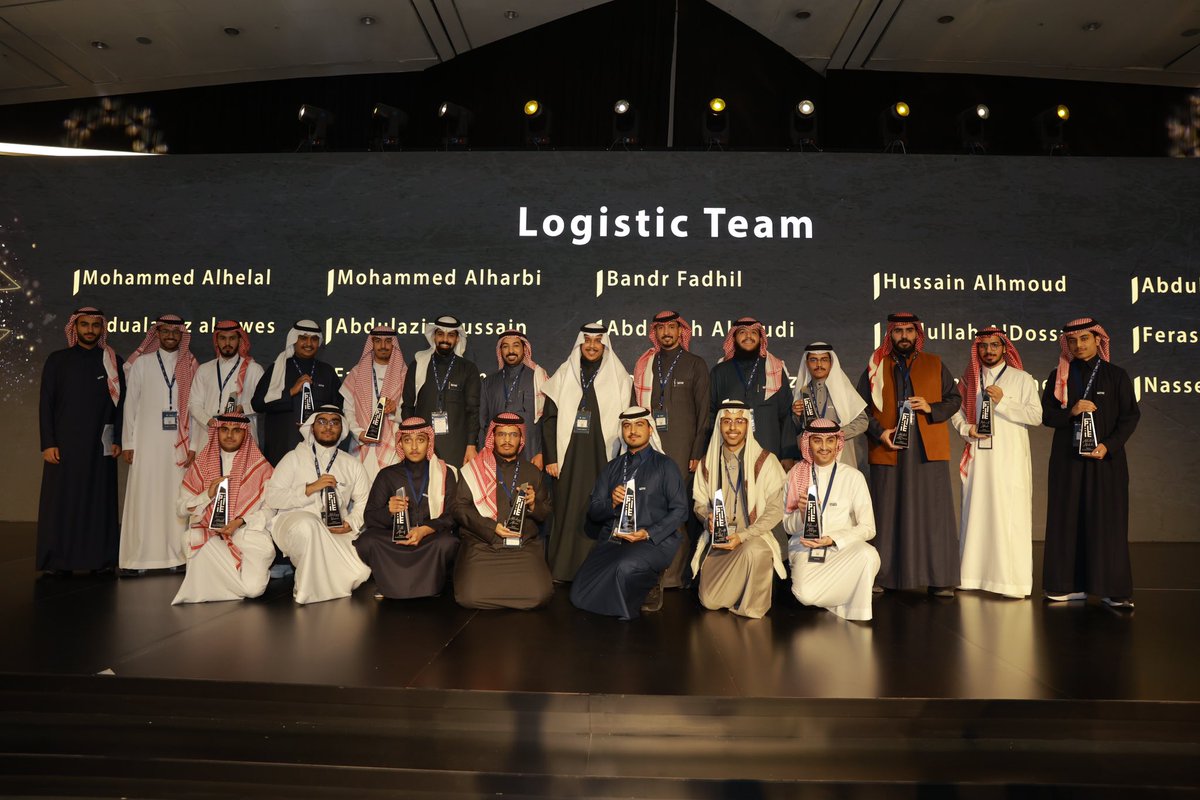 متطوعين فريق "Logistic Team"