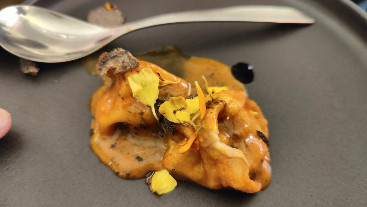 viajerosalblog's tweet photo. 🔝🤤Oferta gastronómica de @jaenturismo @dipujaen #JaénTurismo. #JaénParaísoInterior @KitchenClub #KitchenClub, con los 5 #chefs #EstrellaMichelín de la #Jaén:
#PedroSánchez #Bagá
#JuanAceituno #DamaJuana
#JavierJurado #Malak
#JuanJoséMesa #Radis
#JuanVarlosGarcía #Valdelvira https://t.co/9KhdAqChcP