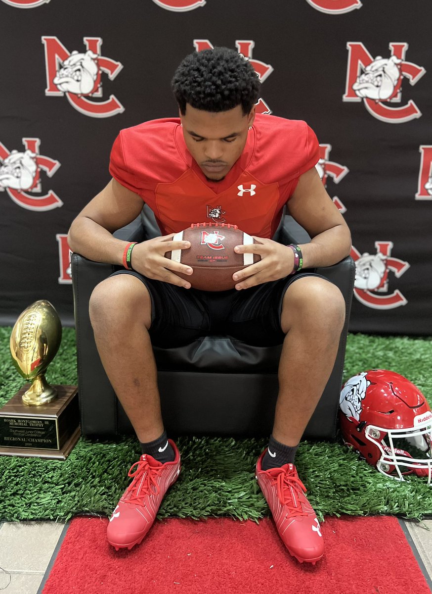 BrysonBalka2024's tweet photo. Had a great time at Navarro College. Thanks to @Coach_MHoward @mark_gibson9 and the rest of the Navarro coaching  staff. Y’all  made the place feel like home❤️🖤 https://t.co/BAQ5w3SjP0