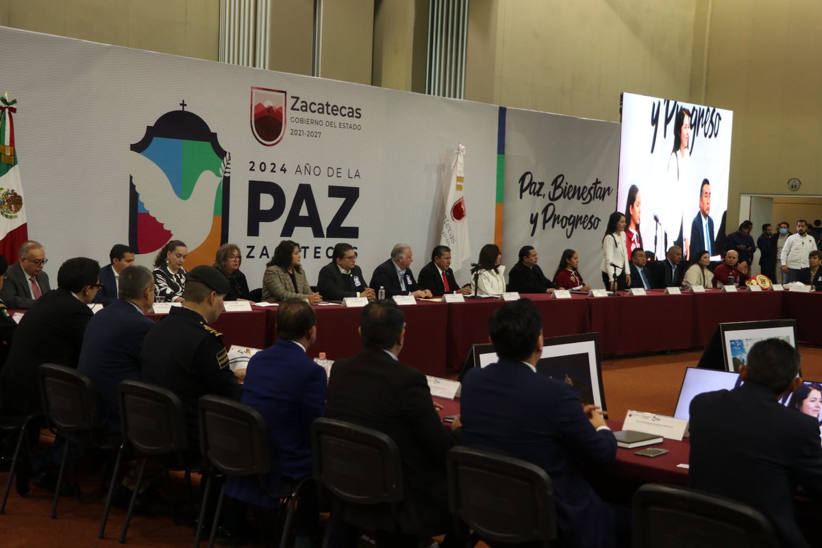 La Dra. Maricela Dimas Reveles, presidenta de la #CDHEZ, acompañó al gobernador del estado, el Lic. David Monreal Ávila, a la Presentación del Programa 2024 "Año de la Paz". #TodosLosDerechosParaTodasLasPersonas
