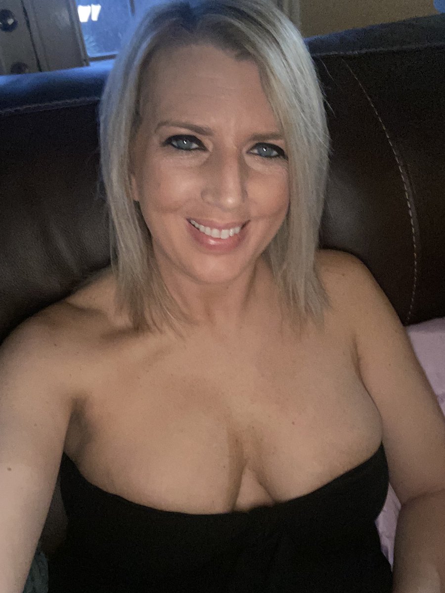 For all of you that are into public and more kink stuff that OF doesn't allow....I finally got Fansly! come play with me! 

fans.ly/Bikiniwhitney