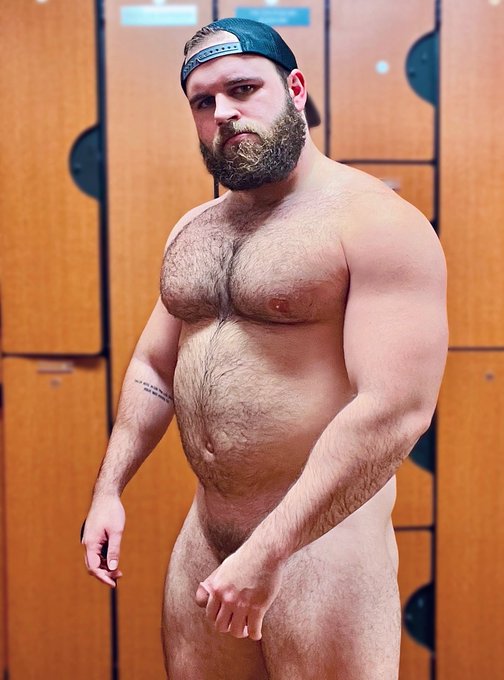 I give you this look, what do you do? 😏 https://t.co/jT9lnm5dJE