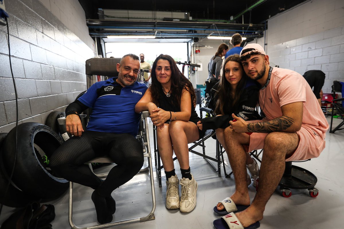 Ya tenemos ganas de disfrutar de la familia y el ambiente Yamaha, ¿te unes esta temporada a nosotros? Visita challengeyamaha.com ▶️ INSCRIPCIONES ABIERTAS 
Yamaha R1 &amp; R6 Cup
.
#YamahaRacing #YamahaR1Cup #YamahaR1 #Dunlop #RacingDreams