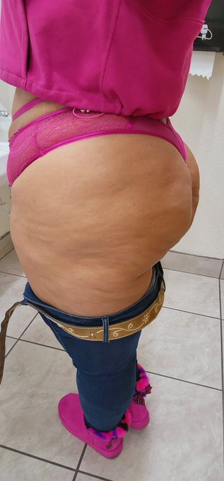 ($9 No PPV) Wagon Wednesday All Natural Curvy Latina Wife/MILF. Exclusive pics live now https://t.co