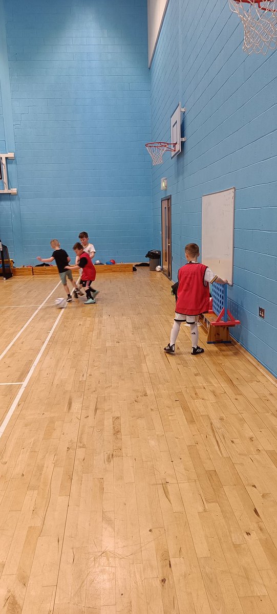 Mid_Football's tweet image. Tiny Tots and FUNdamental sessions at Lasswade Centre tonight. The Floor is lava and balloon races to get us started 🎈Then some Scoreboard Soccer style connect 4. Learning through play and the joy of movement ⚽ #MidlothianFootball #Learningthroughplay #scoreboardsoccer
