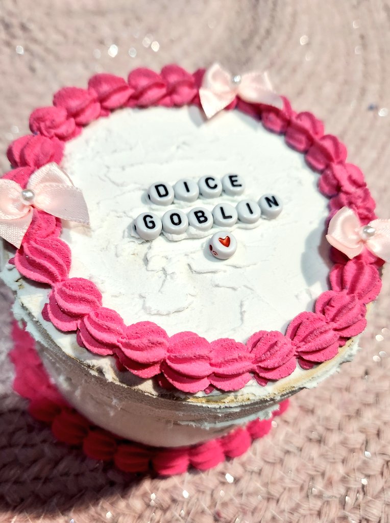 privispotions's tweet image. U want a fake cake dice box? 👀
#dnd #ttrpg #dicebox #ttrpgrising