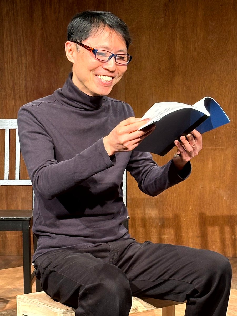 3uw6zk's tweet photo. #玄海灘 「#劇読み!2024」の公演から。京城へ戻った青年、#辻本健太 ソ・ギョンテと関わる日本人2人。
写真左。#村上航 仕事熱心な佐藤巡査
写真右。#中嶌聡 元レヴューの構成作家、古屋立吉
1/27(土)渋谷 #spaceEDGE で追加公演→https://t.co/XC5N9fJdN2
チケット予約→https://t.co/YoWpPvCSnE https://t.co/r6YC8iEHK5