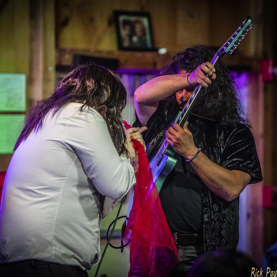 DarylsHouseClub's tweet photo. Quite the theatrical show when Meet Loaf came to Daryl's House Club! Thank you Rick Pauline for capturing it! #meetloaf #darylshouseclub #rickpauline https://t.co/0bUVNktk3a