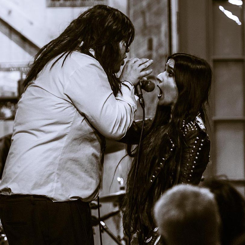 DarylsHouseClub's tweet photo. Quite the theatrical show when Meet Loaf came to Daryl's House Club! Thank you Rick Pauline for capturing it! #meetloaf #darylshouseclub #rickpauline https://t.co/0bUVNktk3a