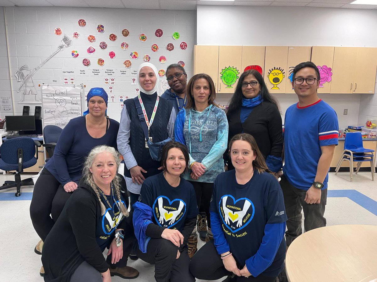 JagdevMs's tweet image. Oscar Peterson PS supporting the @OPSEU2100 bargaining team today! #educationworkers #EAs #DECE #solidarity
