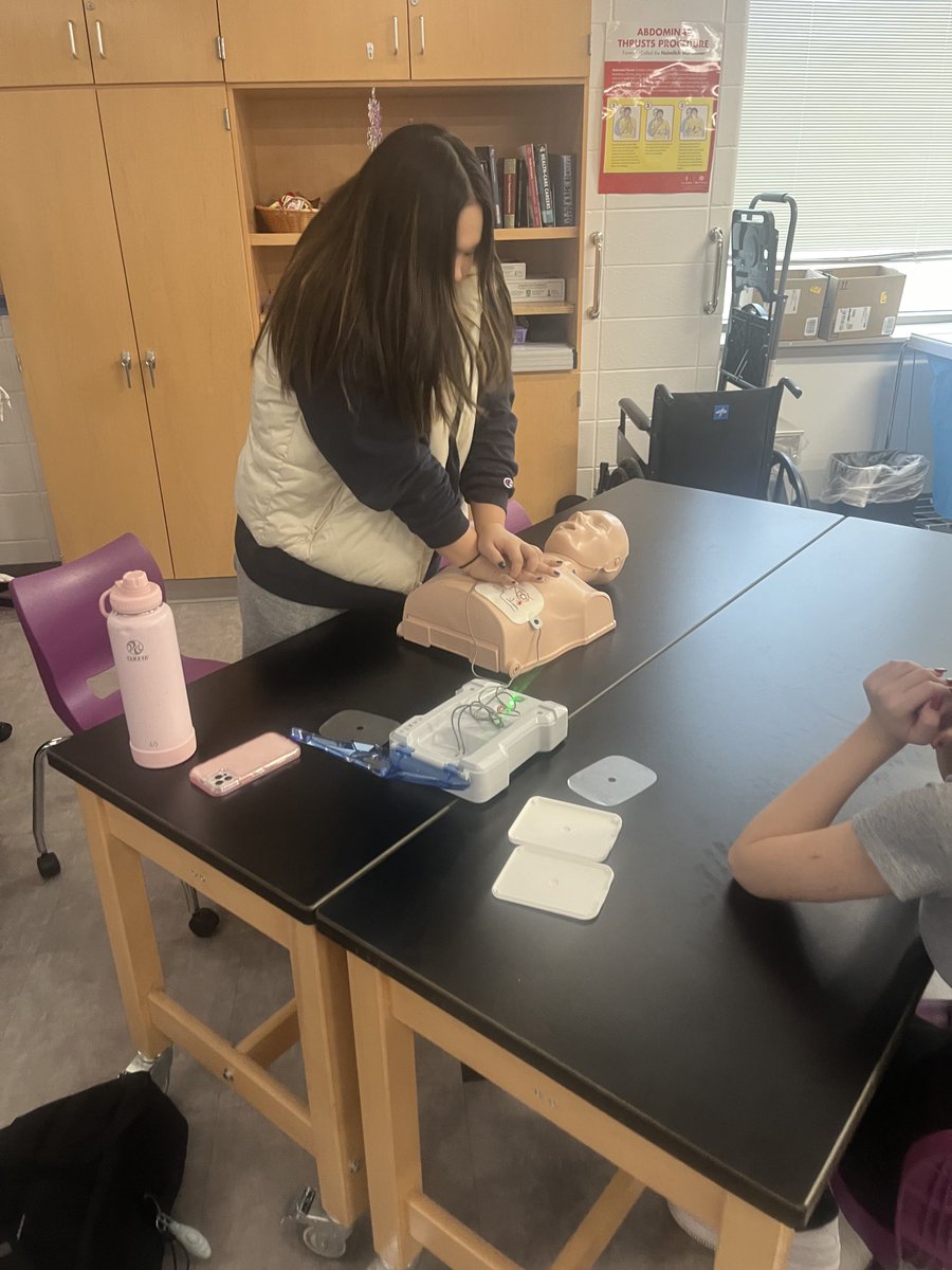 Angela Mell tweet media