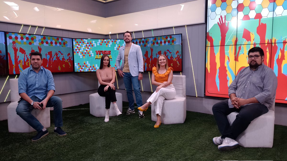 Versus (@somosversuspy) on Twitter photo ⚽️ ¡ARRANCÓ!
✍️#VersusArena por <a href="/SomosGEN/">GEN</a>
⏱️¡De 19 a 20!
📻 Conducen:
<a href="/romendozam/">romina</a>
<a href="/AndresRolon86/">Andrés Rolón</a>
<a href="/carlosturrini/">Carlos Turrini</a>
@MarleTorres29
<a href="/tindelcristhian/">Cristhian Tindel</a> ⚽️ ¡ARRANCÓ!
✍️#VersusArena por <a href="/SomosGEN/">GEN</a>
⏱️¡De 19 a 20!
📻 Conducen:
<a href="/romendozam/">romina</a>
<a href="/AndresRolon86/">Andrés Rolón</a>
<a href="/carlosturrini/">Carlos Turrini</a>
@MarleTorres29
<a href="/tindelcristhian/">Cristhian Tindel</a>