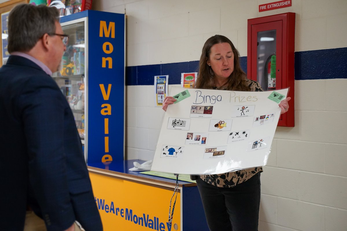 AIU_SpecEdDiv's tweet image. Thanks to the AIU Executive Leadership Team and board members who visited Mon Valley School and Community School East yesterday! 

We love talking about the great things happening!😄🍎🧑‍🏫 #ServingEveryLearner