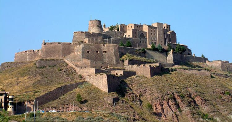 Sentandreu's tweet photo. Tanto los vascos como los catalanes han sido castellanos. Unos políticamente y los otros etimologicamente. De ahí las provincias vascongadas de Castilla, los primeros, y los castellanos de la Marca Hispánica  franco-catalana, los segundos. Veremos por qué, mis amigos del Almax. https://t.co/xT8beZqVeH