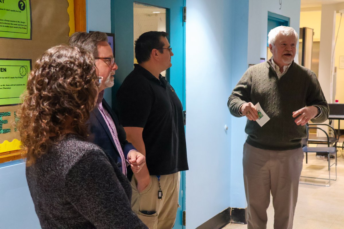 AIU_SpecEdDiv's tweet image. Thanks to the AIU Executive Leadership Team and board members who visited Mon Valley School and Community School East yesterday! 

We love talking about the great things happening!😄🍎🧑‍🏫 #ServingEveryLearner