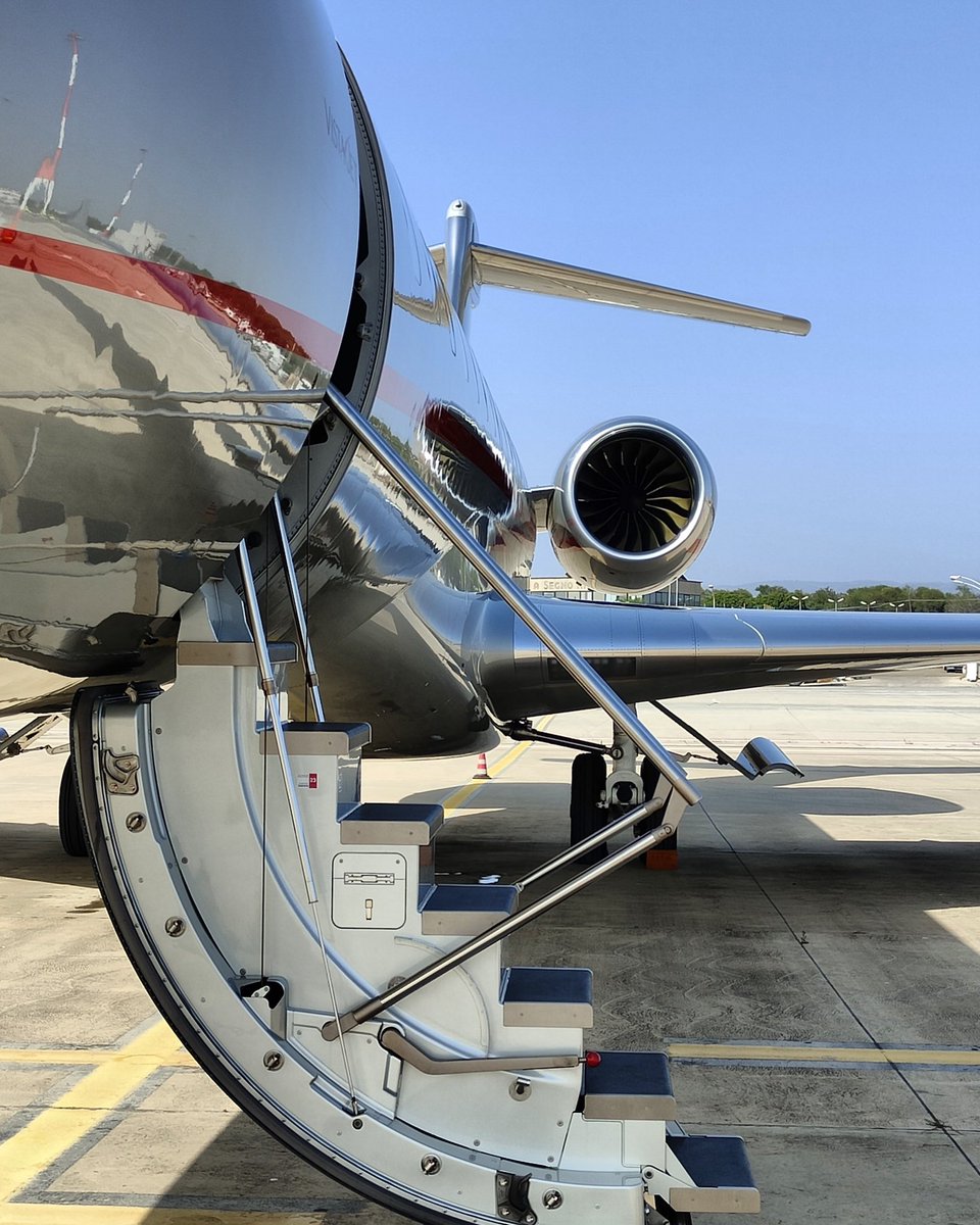 PriveJets's tweet image. Headed to Super Bowl LVIII? We’ll get you there and back without any hassles. Visit privejets.com to reserve your private jet !! #FlyPrive