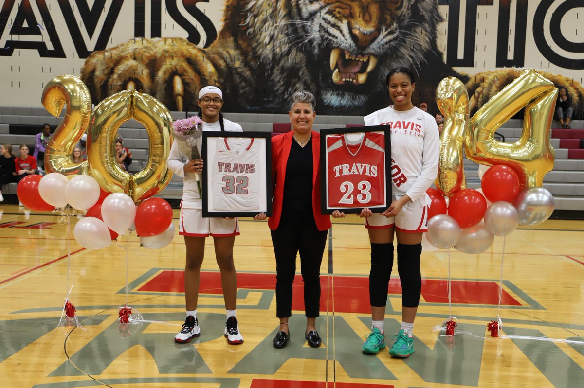 TravisGirlsBB1's tweet image. Thank you Jordyn, Brionne, family, teammates, and friends for an AWESOME night celebrating these two!
#WeLoveOurSeniors