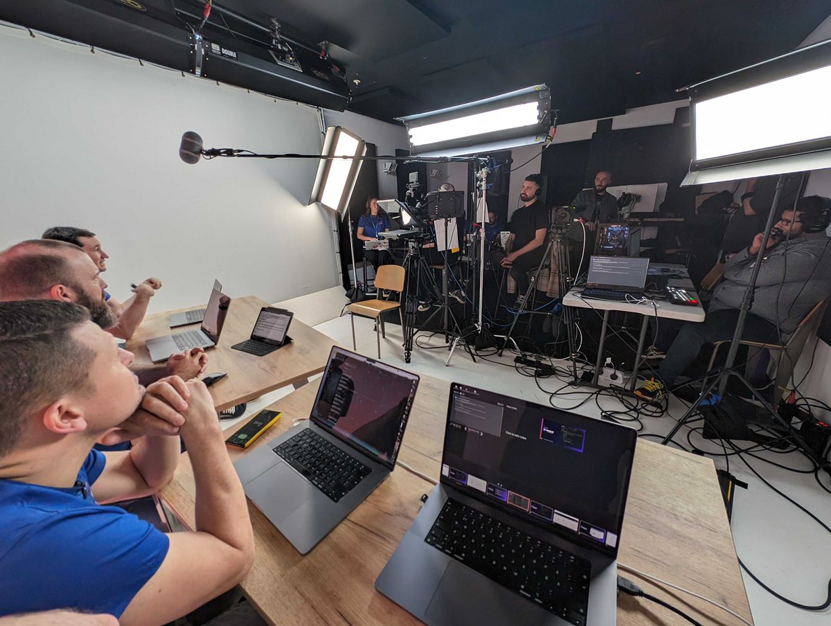 IaaSgeek's tweet image. What a day! Just wrapped up our EMEA online re:cap session, followed by the inaugural EMEA AWS Community office hours and the the global DevRel meeting! Sharing some snapshots of the team in action during the Q&amp;amp;A session! #LifeAtAWS #developers #AWS